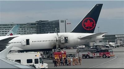 اشتعال النيران في سيارة بمطار مونتريال | فيديو