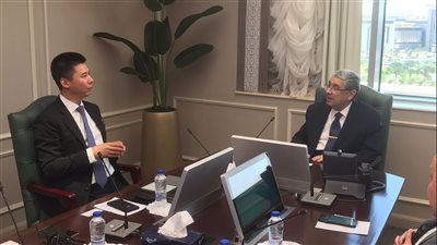 وزير الكهرباء يستقبل رئيس شركة Longi الصينية لبحث الاستثمار فى صناعة مستلزمات الطاقة