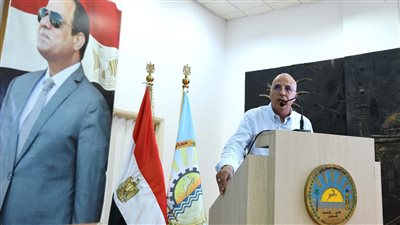 وزير الري يستعرض جهود تطوير منظومة إدارة الري والصرف بالواحة