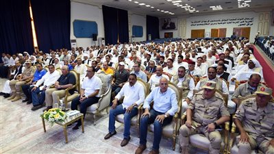 رئيس الوزراء يستعرض تفاصيل الأعمال بمشروع تطوير منظومة إدارة الري والصرف بالواحة 