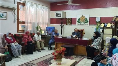 وكيل تعليم الأقصر يناقش العمل على المنصات والمواقع الالكترونية مع مسئولي الإحصاء بالإدارات 