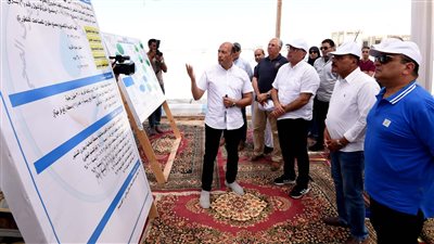رئيس الوزراء يتفقد مشروع الصرف الصحي المتكامل لمدينة سيوة (صور)