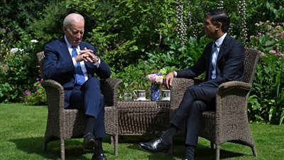 جو بايدن يلتقي رئيس وزراء بريطانيا والملك تشارلز قبل قمة الناتو