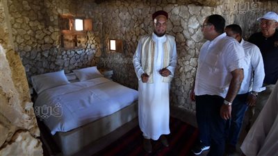 رئيس الوزراء يتفقد أحد المنتجعات السياحية البيئية الشهيرة بواحة سيوة (صور) 