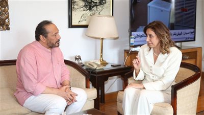 وزيرة الثقافة تستقبل علي الحجار وتُعلن تبني مشروع 100 سنة غنا (صور)