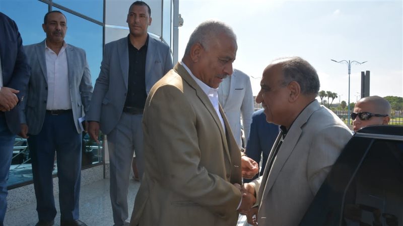 زيارة وزير قطاع الاعمال