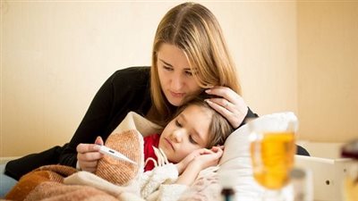 مركز السموم يرصد أبرز حالات تسمم الأطفال الشائعة وكيفية التعامل معها