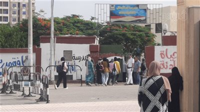 طلاب علمي رياضة بالثانوية العامة بالإسماعيلية يؤدون اليوم امتحان 