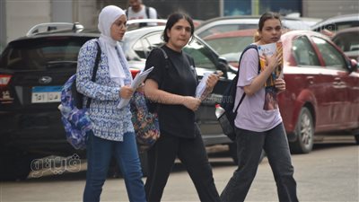  بدء توافد طلاب الثانوية العامة على اللجان لأداء امتحان الديناميكا 