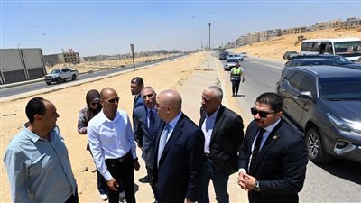وزير الإسكان يتفقد مشروعات تطوير محاور الطرق بالقاهرة الجديدة