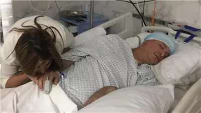 انتقادات لابنة الفنان إيمان البحر درويش بسبب نشر صورة والدها على فراش المرض