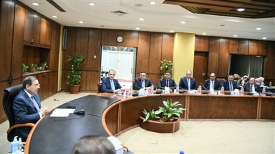 الملا يلتقي نائب رئيس شركة كاتربيلر إنك العالمية لبحث فرص التعاون