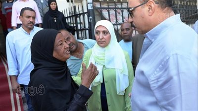 محافظ أسوان يتفقد لجان تلقي رغبات أهالي النوبة لصرف التعويضات (صور)