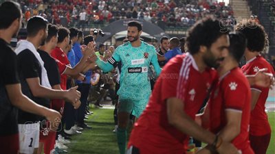 الممر الشرفي يثير الجدل في ملاعب كرة القدم.. ظاهره نبذ التعصب وباطنه أزمات متكررة.. الزمالك يرفض تكريم الأهلي.. شيكابالا وسيد عبد الحفيظ أبرز الوقائع