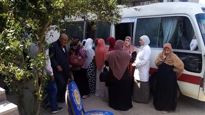 الكشف على 782 مواطنا في قافلة طبية بقرية الكرنك بقنا 