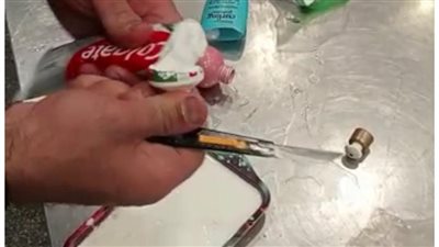 ضبط محاولة تهريب مخدرات داخل عبوات شامبو ومعجون أسنان بمطار القاهرة (صور)