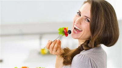 أطعمة تحمي من علامات التقدم في السن، وتحافظ على شبابك