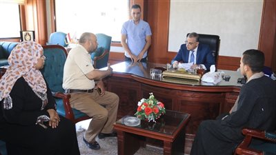 محافظ سوهاج يناقش عددا من شكاوى وطلبات المواطنين 