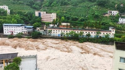 إجلاء 40 ألف شخص في الصين بسبب الفيضانات والأمطار