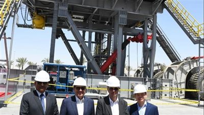 وزير البترول يتسلم أول حفار بصناعة مصرية