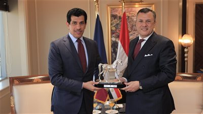 وزير السياحة يستقبل سفير قطر بالقاهرة لمناقشة تعزيز التعاون بين البلدين