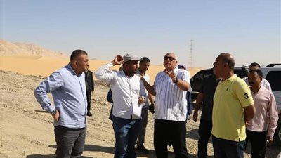 محافظ الوادي الجديد يتابع مستجدات الأعمال بنادي الهجن والفروسية الدولي 