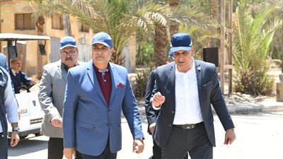 وزير الإنتاج الحربي يتفقد شركة أبو زعبل للكيماويات المتخصصة