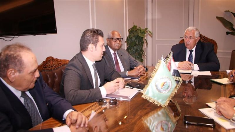 وزير الزراعة ومسئولى