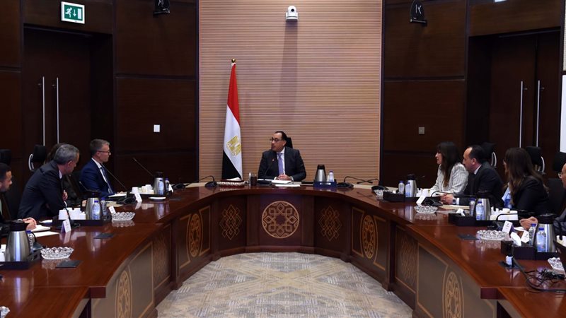 مدبولي يلتقي مسئولي