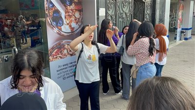 آخر أيام امتحانات الثانوية العامة.. رقص وزغاريد وسيلفي قبل بدء اللجان.. وشاومينج يتداول أسئلة الاختبارات ويخفي الباركود بورق كارتون (فيديو)