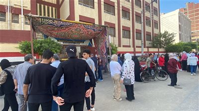 توافد طلاب الثانوية العامة على 151 لجنة لأداء امتحان الفلسفة والأحياء والجبر بالدقهلية