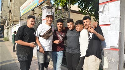 طلاب الثانوية العامة يودعون الامتحانات بالسماعات وأغاني المهرجانات (فيديو)