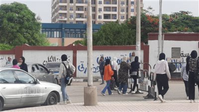 طلاب الثانوية العامة بالإسماعيلية يؤدون اليوم الامتحانات في مواد الفلسفة والأحياء والجبر والهندسة