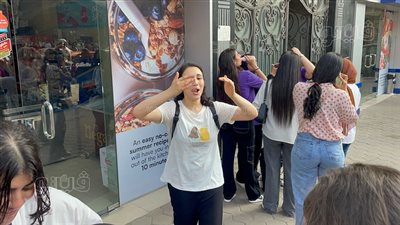 هم وانزاح، أهالي طلاب الثانوية ببورسعيد يستقبلون أبناءهم بالزغاريد بعد انتهاء الامتحانات (بث مباشر)