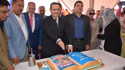 نائب رئيس المجتمعات العمرانية الجديدة يفتتح معرض كتاب الطفل بالشيخ زايد 