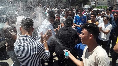 أفراح ورقص لطلاب الثانوية العامة بمحافظة الإسكندرية (صور)