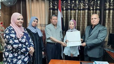 وكيل تعليم دمياط يستقبل منة عبد السلام الحاصلة على المركز الثاني في الدبلومات الفنية 
