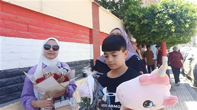 بالطبلة والورود والبلالين، طلاب الدقهلية يحتفلون بانتهاء امتحانات الثانوية العامة (صور) 