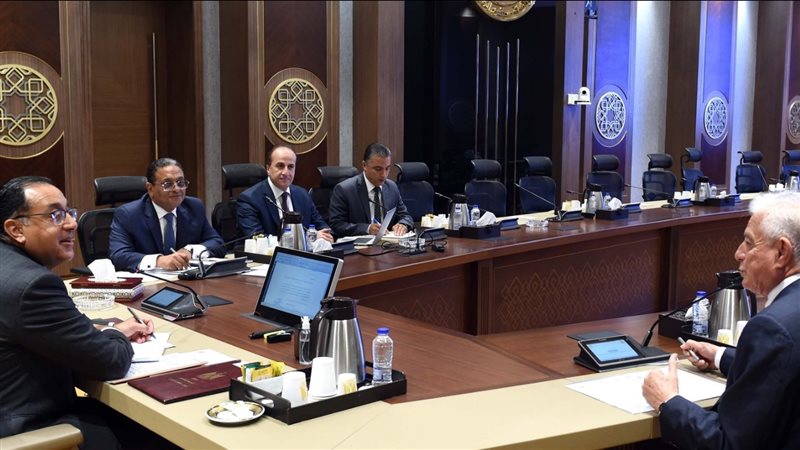 رئيس الوزراء خلال