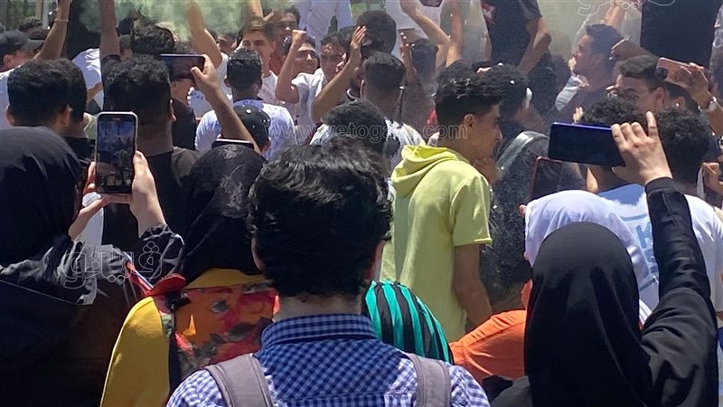 احتفالات طلاب الثانوية