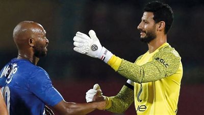 شاهد ماذا فعل شيكابالا مع الشناوي بعد فوز الأهلي على الزمالك برباعية (فيديو)