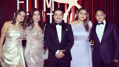 محمد هنيدي يكشف سر إبعاد زوجته وأولاده عن الإعلام والسوشيال ميديا (فيديو)