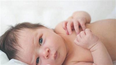  في موجة الطقس الحار، شروط جلوس الطفل في التكييف