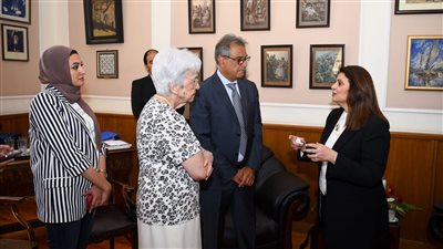 وزيرة الهجرة تلتقي أبناء الجاليتين اليونانية والقبرصية في الإسكندرية