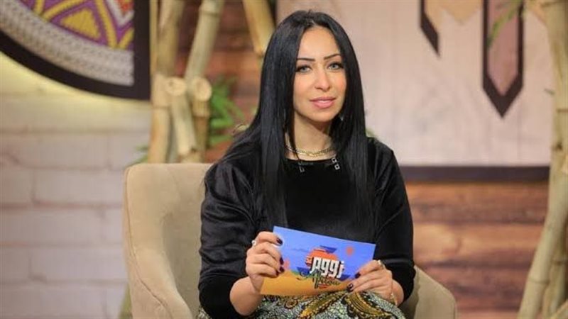 سالي عاطف مقدمة برنامج