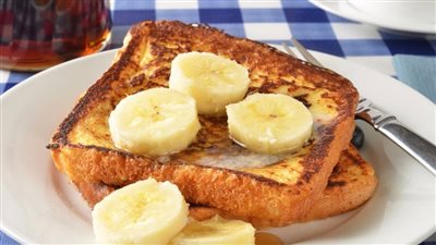 طريقة عمل الفرنش توست بالموز (فيديو)