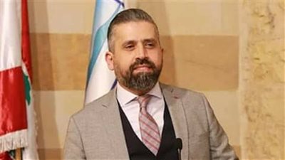 نقيب المهن الموسيقية اللبناني يحسم نهائيا موقف حفل عمرو دياب في بيروت