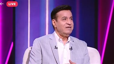 بالدموع، حلمي عبد الباقي يحكي كواليس اعتزاله الغناء في الكباريهات