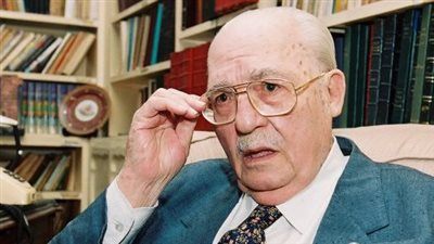 ثروت أباظة، فلاح الباشوات الذي كره عبد الناصر وفصله السادات من منصبه وعارض زملاءه الأدباء 