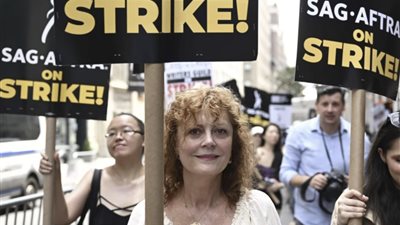 أشهر نجوم هوليوود يتظاهرون في شوارع لوس أنجلوس (فيديو وصور)